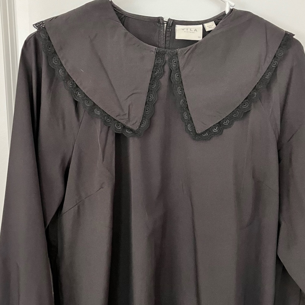 Large collar black dress 💐